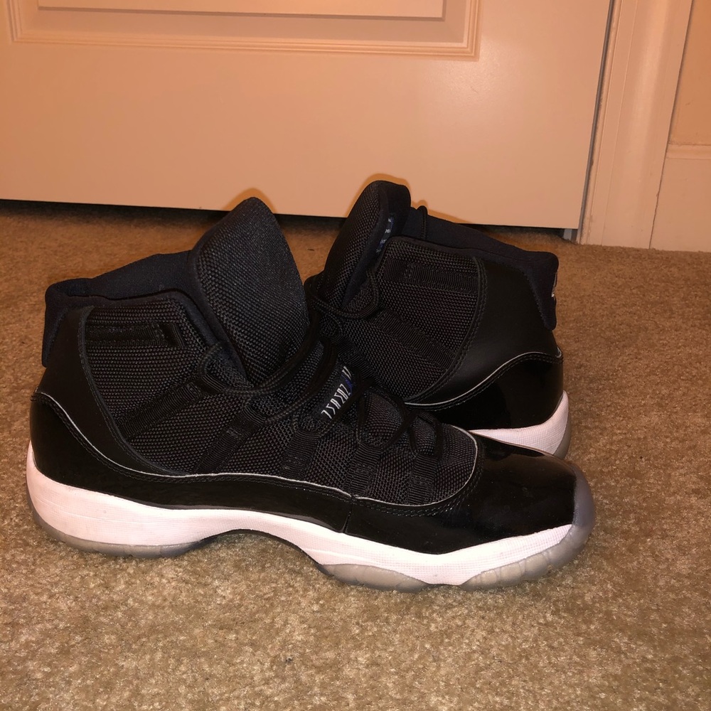 Retro Jordan 11 Space Jam in 7Y